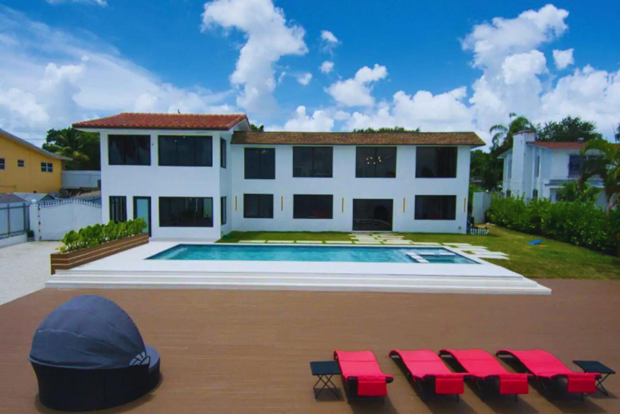 Luxe Waterfront Mansion W Private Nightclub, Cinema, Game Room, Gym & Pool Miami Exterior photo