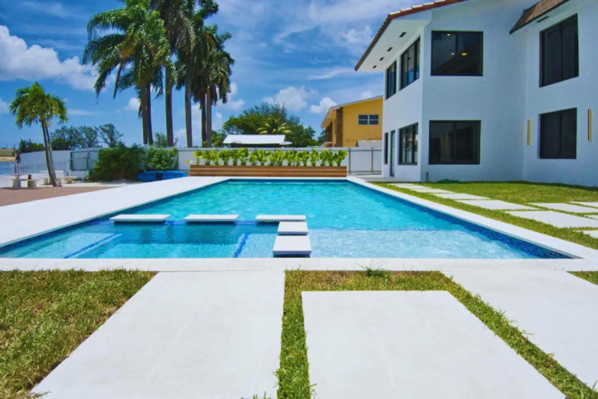 Luxe Waterfront Mansion W Private Nightclub, Cinema, Game Room, Gym & Pool Miami Exterior photo