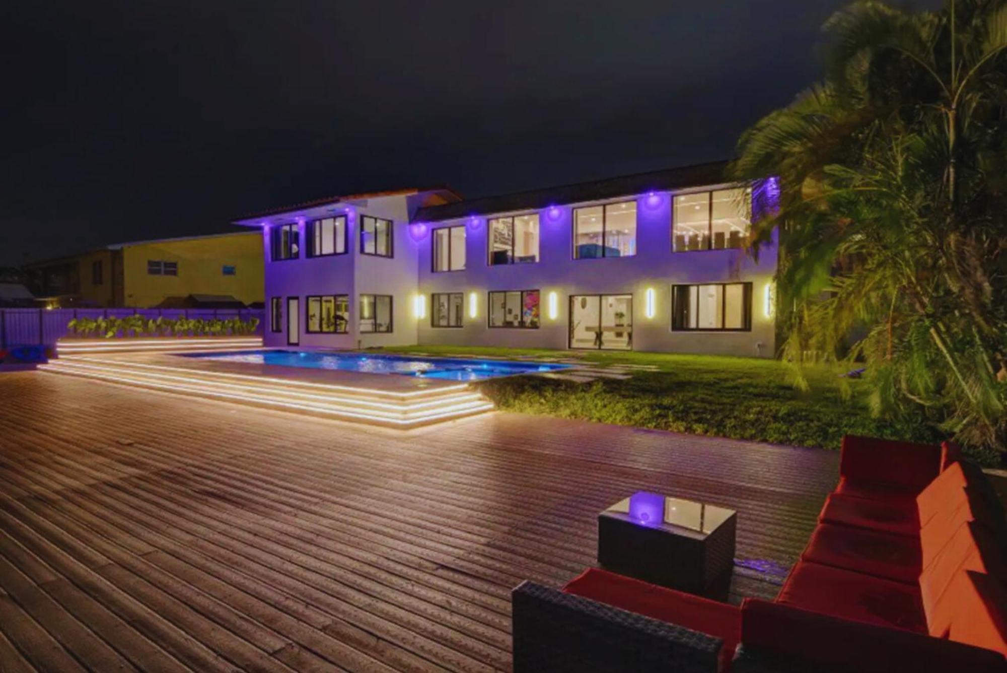 Luxe Waterfront Mansion W Private Nightclub, Cinema, Game Room, Gym & Pool Miami Exterior photo