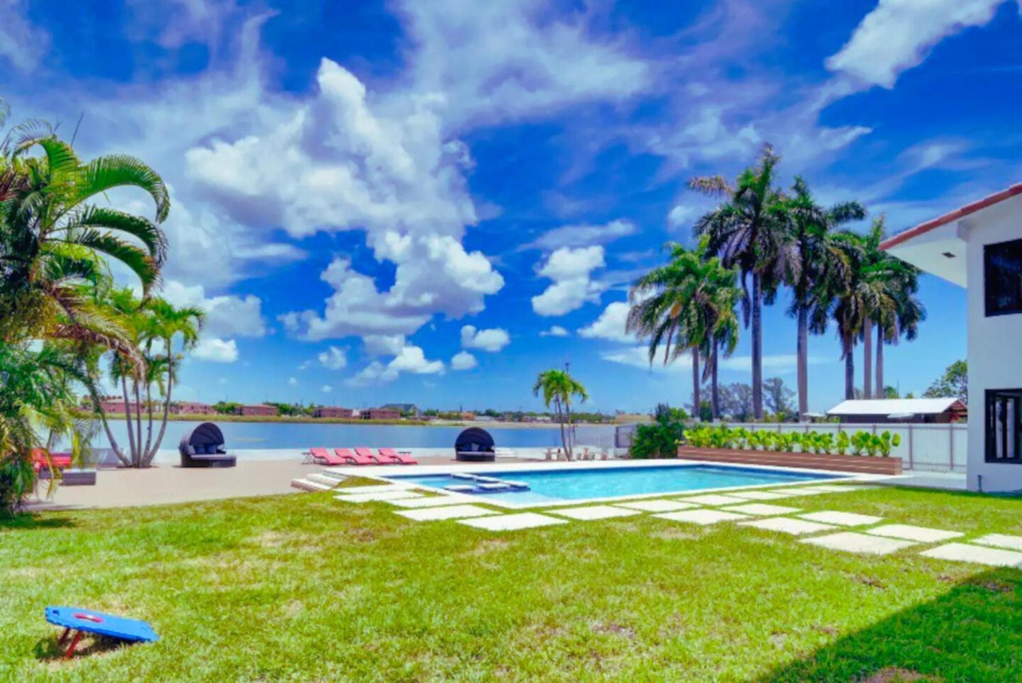 Luxe Waterfront Mansion W Private Nightclub, Cinema, Game Room, Gym & Pool Miami Exterior photo