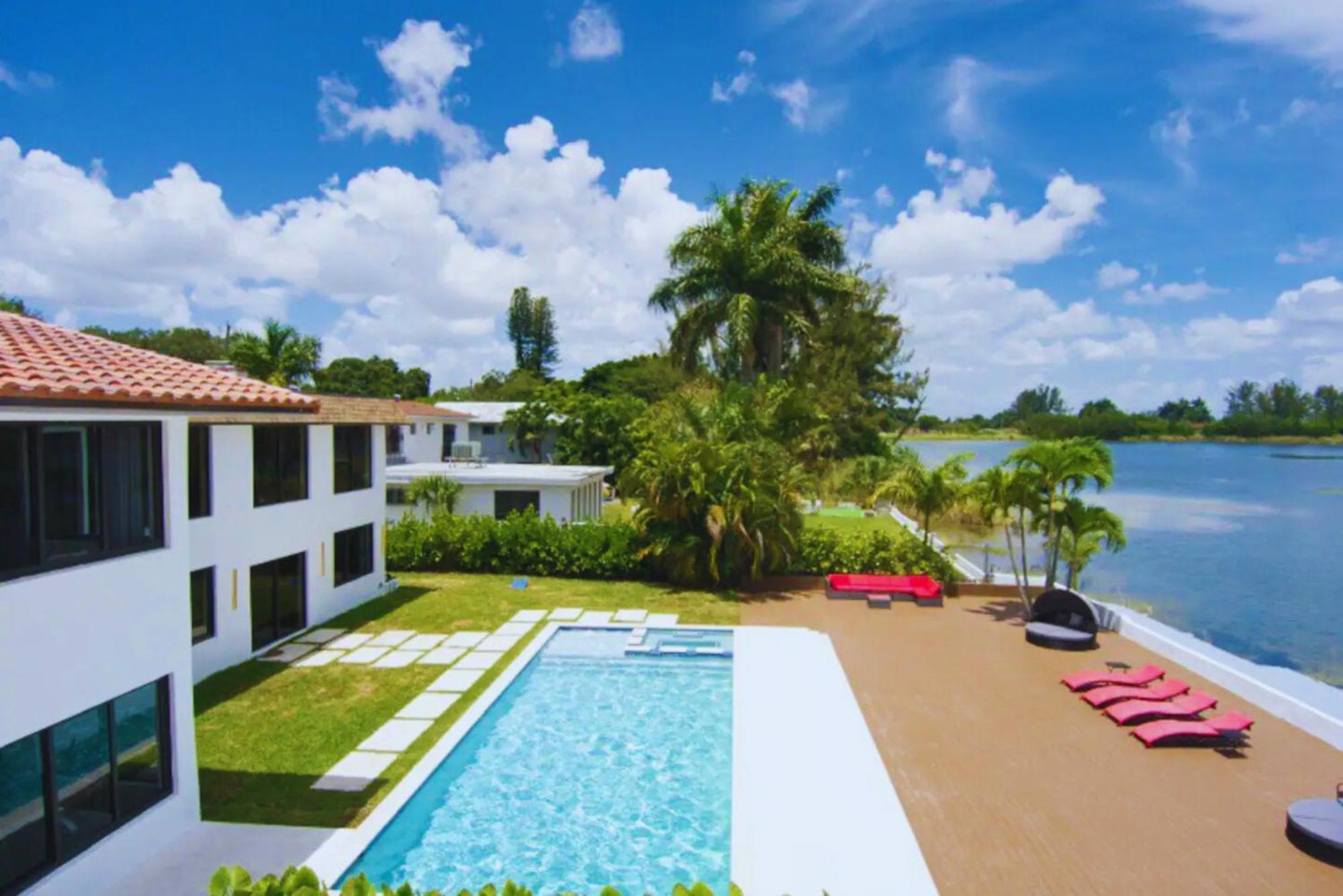 Luxe Waterfront Mansion W Private Nightclub, Cinema, Game Room, Gym & Pool Miami Exterior photo