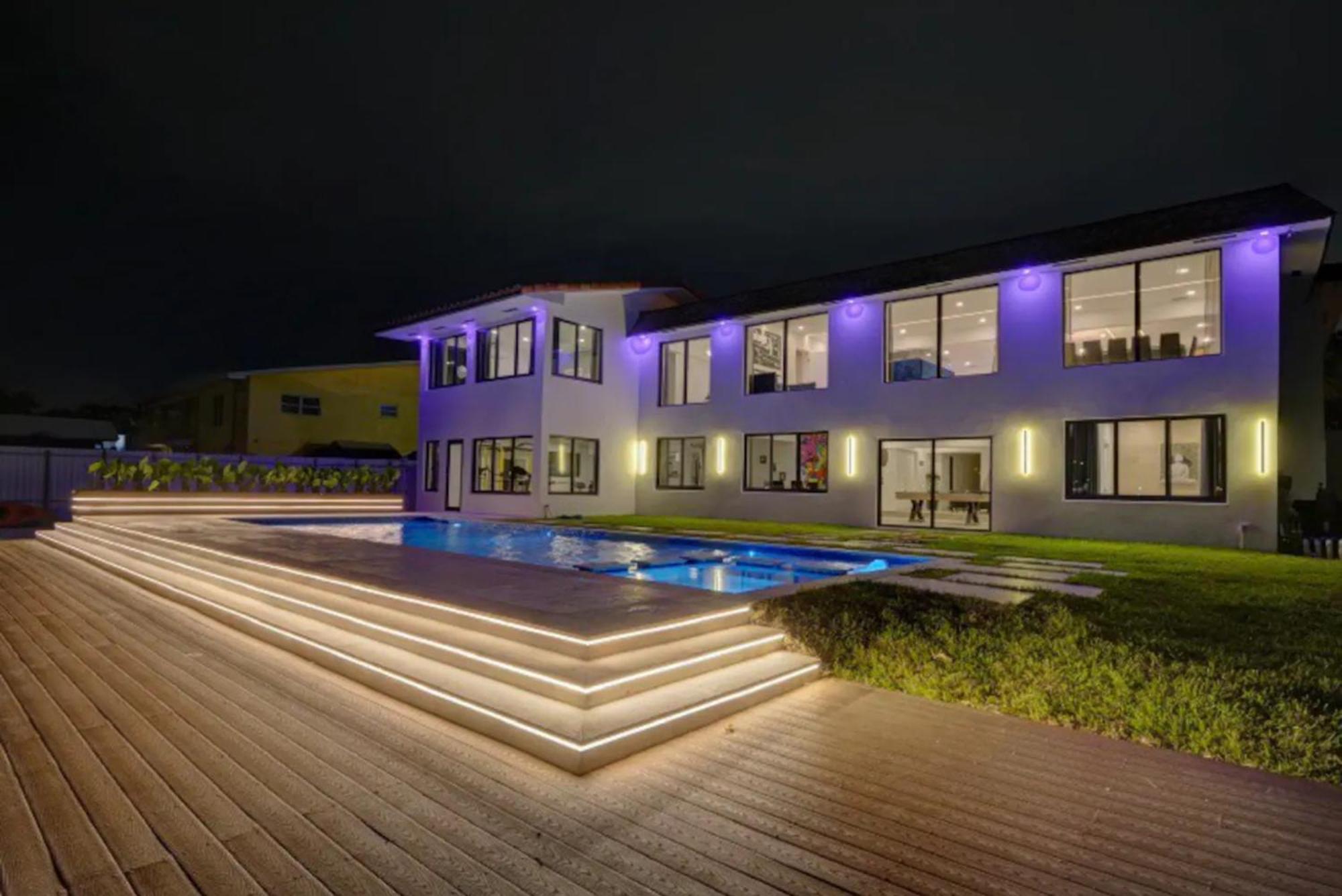 Luxe Waterfront Mansion W Private Nightclub, Cinema, Game Room, Gym & Pool Miami Exterior photo